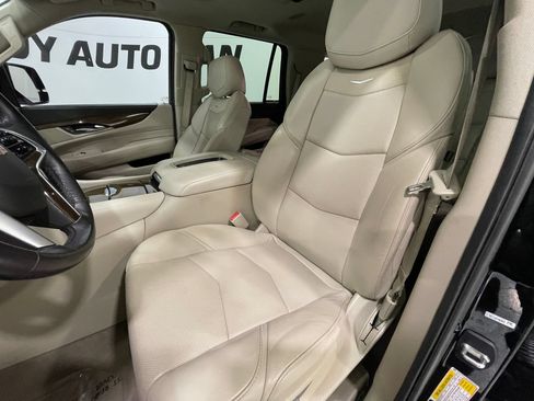 Used 2020 Cadillac Escalade Premium Luxury AWD/4WD image 14