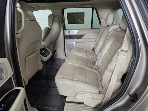 Used 2020 Lincoln Navigator Reserve w/ Luxury Package image 17