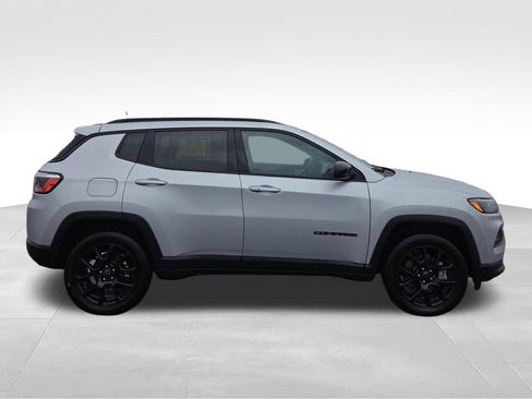 Used 2026 Jeep Compass Latitude AWD/4WD image 7