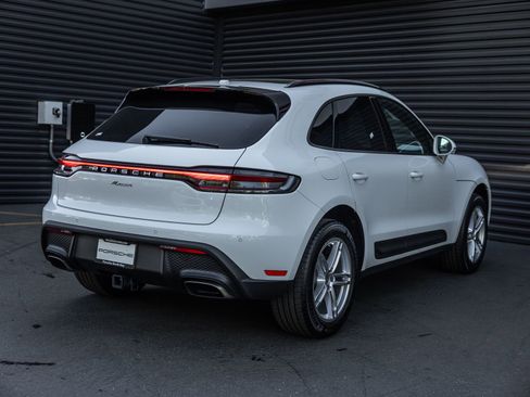 Certified 2025 Porsche Macan image 9