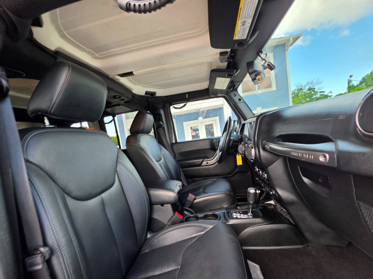Used 2018 Jeep Wrangler Unlimited Sahara AWD/4WD image 27