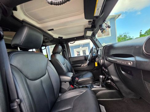 Used 2018 Jeep Wrangler Unlimited Sahara AWD/4WD image 27