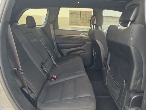 Used 2019 Jeep Grand Cherokee Laredo AWD/4WD image 25