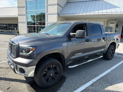 Used 2013 Toyota Tundra 4x4 CrewMax w/ SR5 Pkg image 2