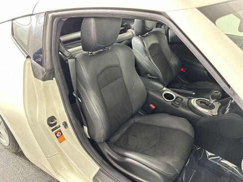 Used 2009 Nissan 370Z Touring image 27