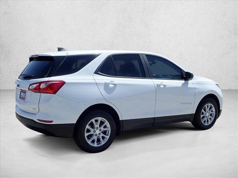 Used 2021 Chevrolet Equinox LS w/ LS Convenience Package AWD/4WD image 4