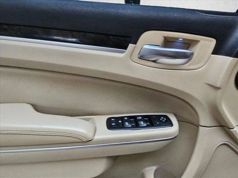 Used 2011 Chrysler 300 Limited RWD image 25