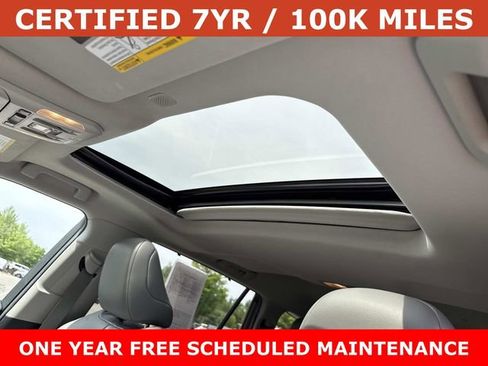 Used 2021 Toyota Highlander XLE AWD/4WD image 16