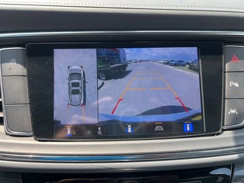 Used 2024 Buick Enclave Premium image 17