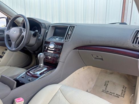 Used 2011 INFINITI G37 Journey w/ Premium Pkg image 14