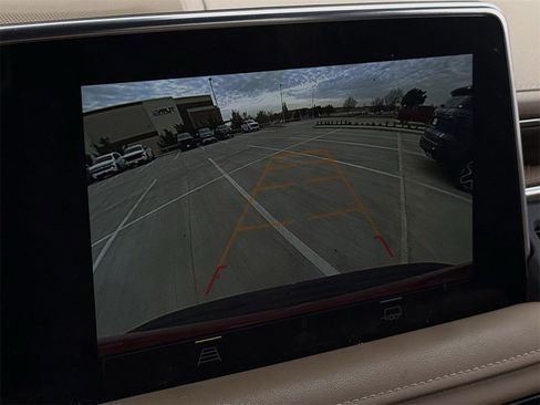 Used 2023 Chevrolet Suburban Premier image 17