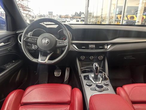 Used 2022 Alfa Romeo Stelvio Veloce image 9
