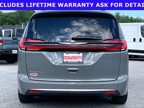 Used 2022 Chrysler Pacifica Touring-L FWD image 4