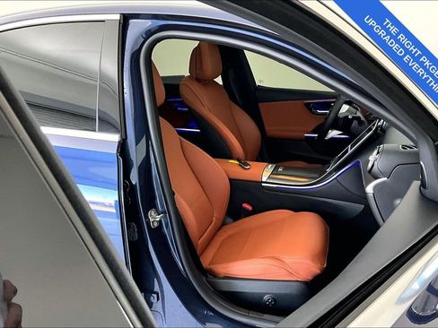 Used 2025 Mercedes-Benz C 300 4MATIC Sedan w/ Exclusive Trim Package image 11