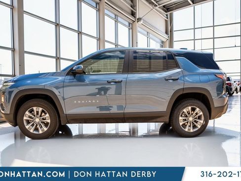 Used 2025 Chevrolet Equinox LT FWD image 2
