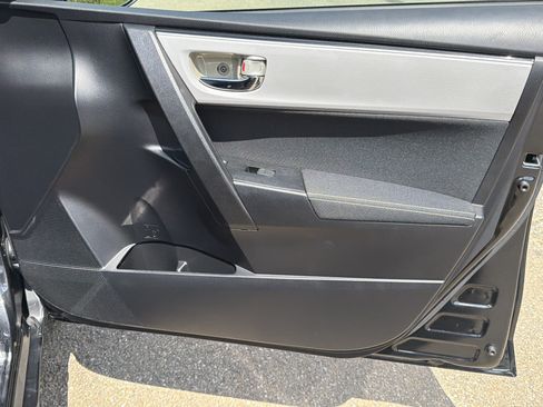 Used 2017 Toyota Corolla LE FWD image 14