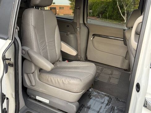 Used 2014 Kia Sedona EX w/ Luxury Package FWD image 16