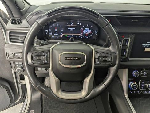 Used 2023 GMC Yukon XL Denali image 18