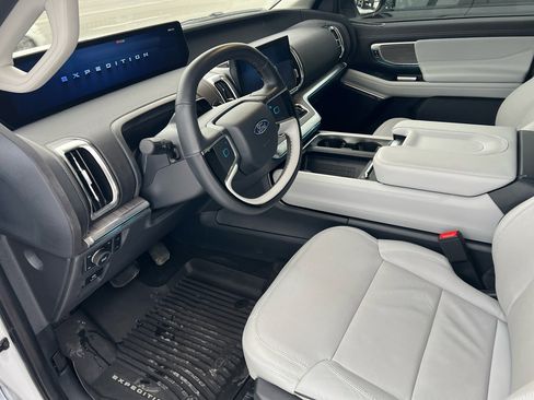 Used 2025 Ford Expedition Max Platinum w/ Platinum Ultimate Package image 8