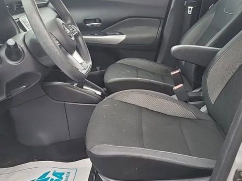 Used 2020 Nissan Kicks SV image 2