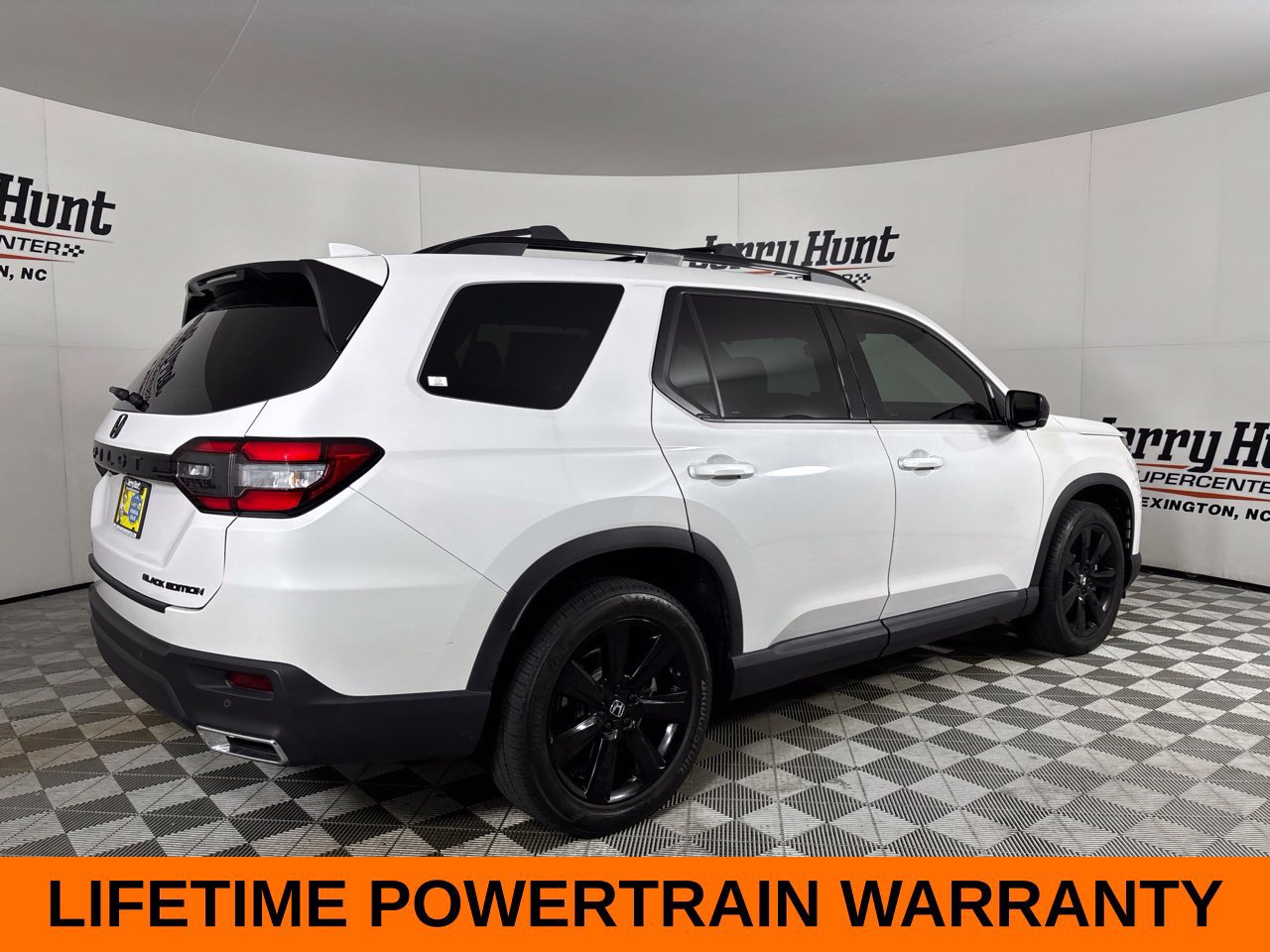 Used 2025 Honda Pilot Black Edition image 5