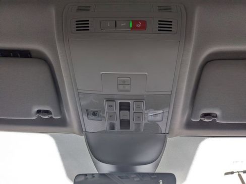New 2026 Volkswagen Taos SE FWD image 24