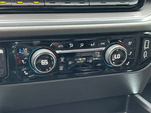 Used 2023 Chevrolet Silverado 1500 High Country w/ High Country Premium Package AWD/4WD image 31