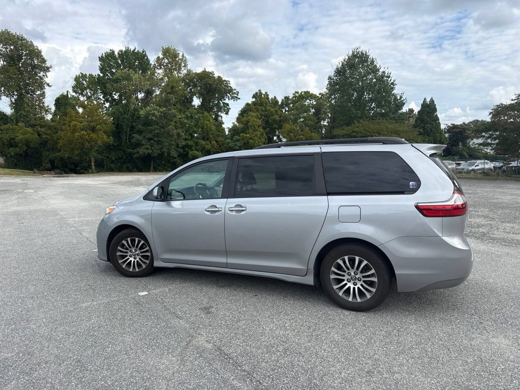 Used 2018 Toyota Sienna XLE Premium FWD image 14