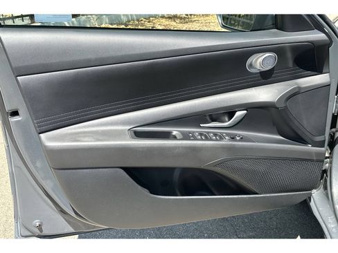 Used 2024 Hyundai Elantra SEL FWD image 11