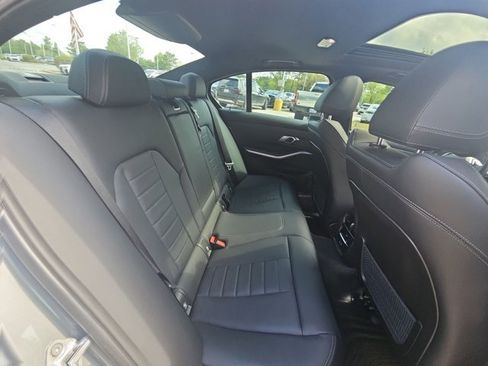 Used 2023 BMW 330i Sedan w/ Premium Package image 19