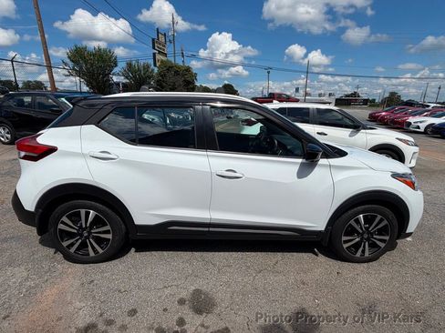 Used 2019 Nissan Kicks SR w/ SR Premium Package FWD image 4