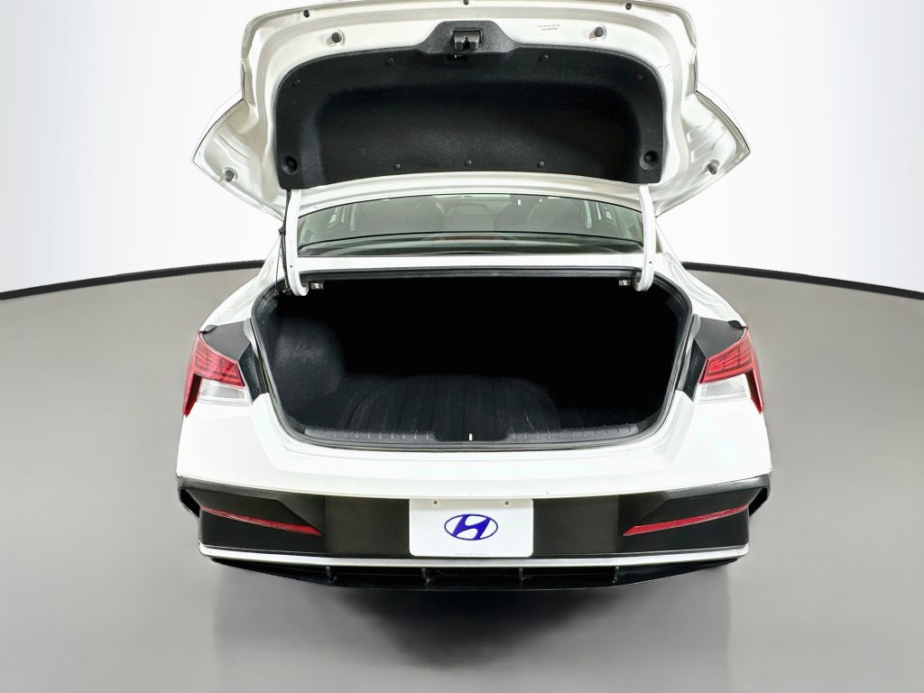 Used 2025 Hyundai Elantra SEL FWD image 26