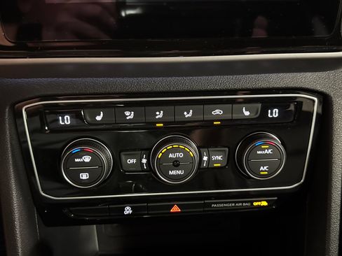 Used 2022 Volkswagen Atlas Cross Sport SEL R-Line AWD/4WD image 22