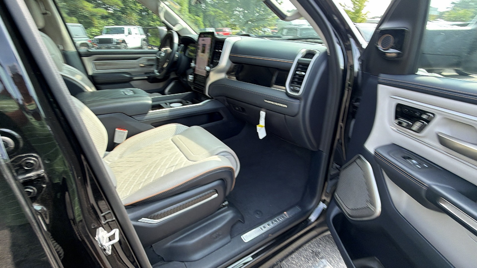 Certified 2025 RAM 1500 Tungsten AWD/4WD image 20