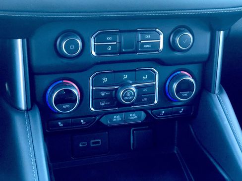 Used 2022 Chevrolet Tahoe Z71 w/ Z71 Off-Road Package image 24