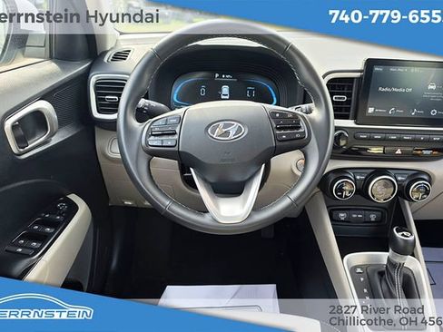 Used 2025 Hyundai Venue SEL FWD image 7
