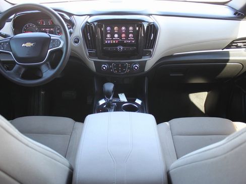 Used 2023 Chevrolet Traverse LS image 10