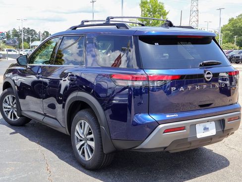 New 2026 Nissan Pathfinder SL FWD image 2