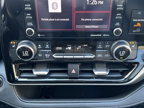 Used 2022 Toyota Highlander XLE image 33