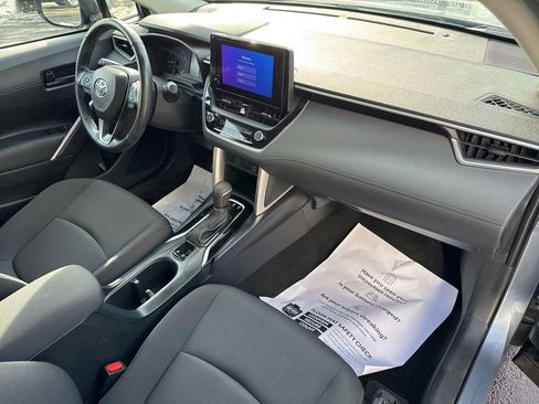 Certified 2023 Toyota Corolla Cross LE image 28
