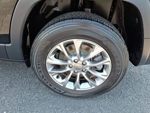 Certified 2021 Jeep Cherokee Latitude Lux w/ Comfort/Convenience Group AWD/4WD image 11