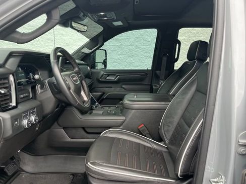 Used 2025 GMC Sierra 2500 AT4X image 4