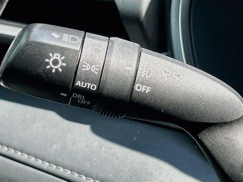 Used 2022 Toyota Highlander XLE FWD image 36