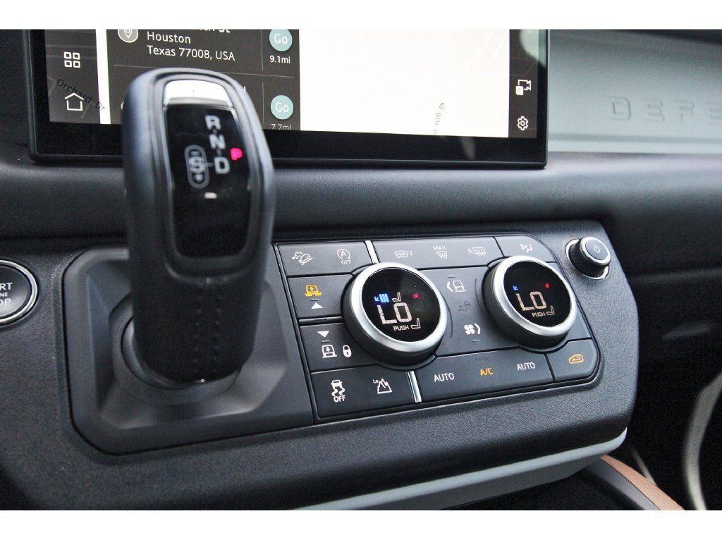 Used 2024 Land Rover Defender 110 SE AWD/4WD image 23