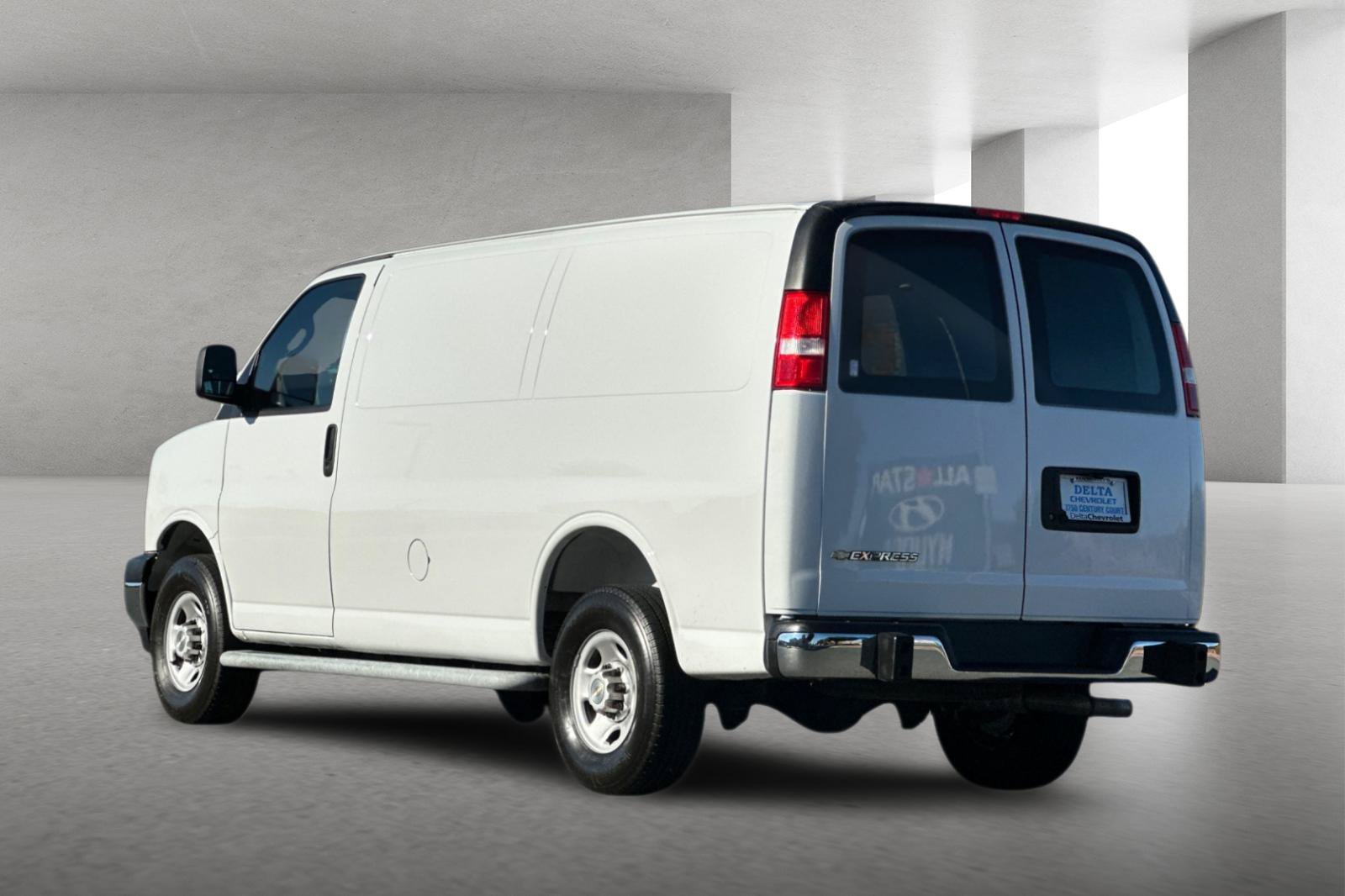 Used 2025 Chevrolet Express 2500 w/ Driver Convenience Package RWD image 6