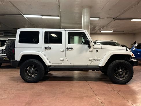 Used 2016 Jeep Wrangler Unlimited Sahara w/ Max Tow Package AWD/4WD image 6