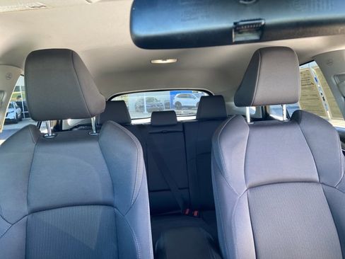 Used 2021 Toyota Venza LE image 19