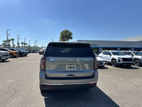 Used 2024 Chevrolet Suburban LT image 7