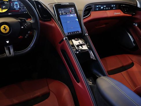 Used 2021 Ferrari Roma RWD image 95