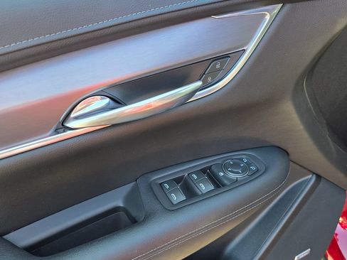 Certified 2020 Cadillac XT5 Luxury w/ LPO, Floor Liner Package AWD/4WD image 24